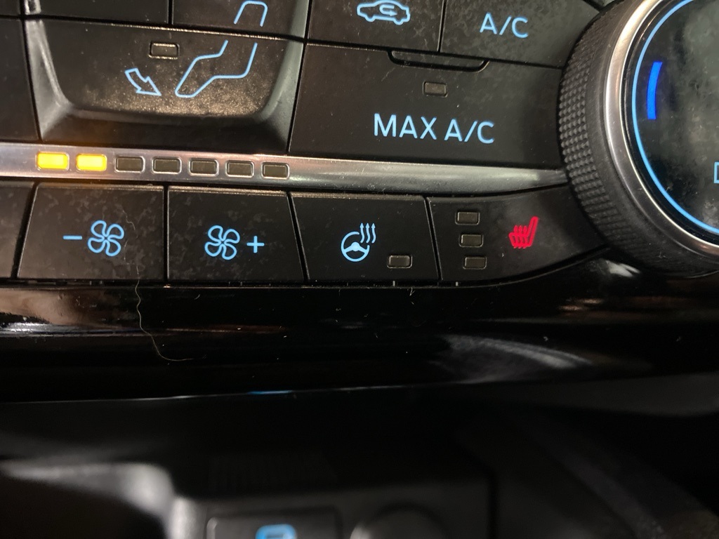 2022 Ford Escape SE photo 3