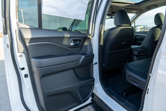 2025 Honda Ridgeline RTL photo 17