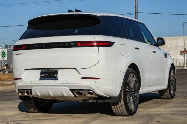 2025 Land Rover Range Rover Sport SE photo 3