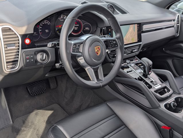 2023 Porsche Cayenne Platinum Edition photo 4