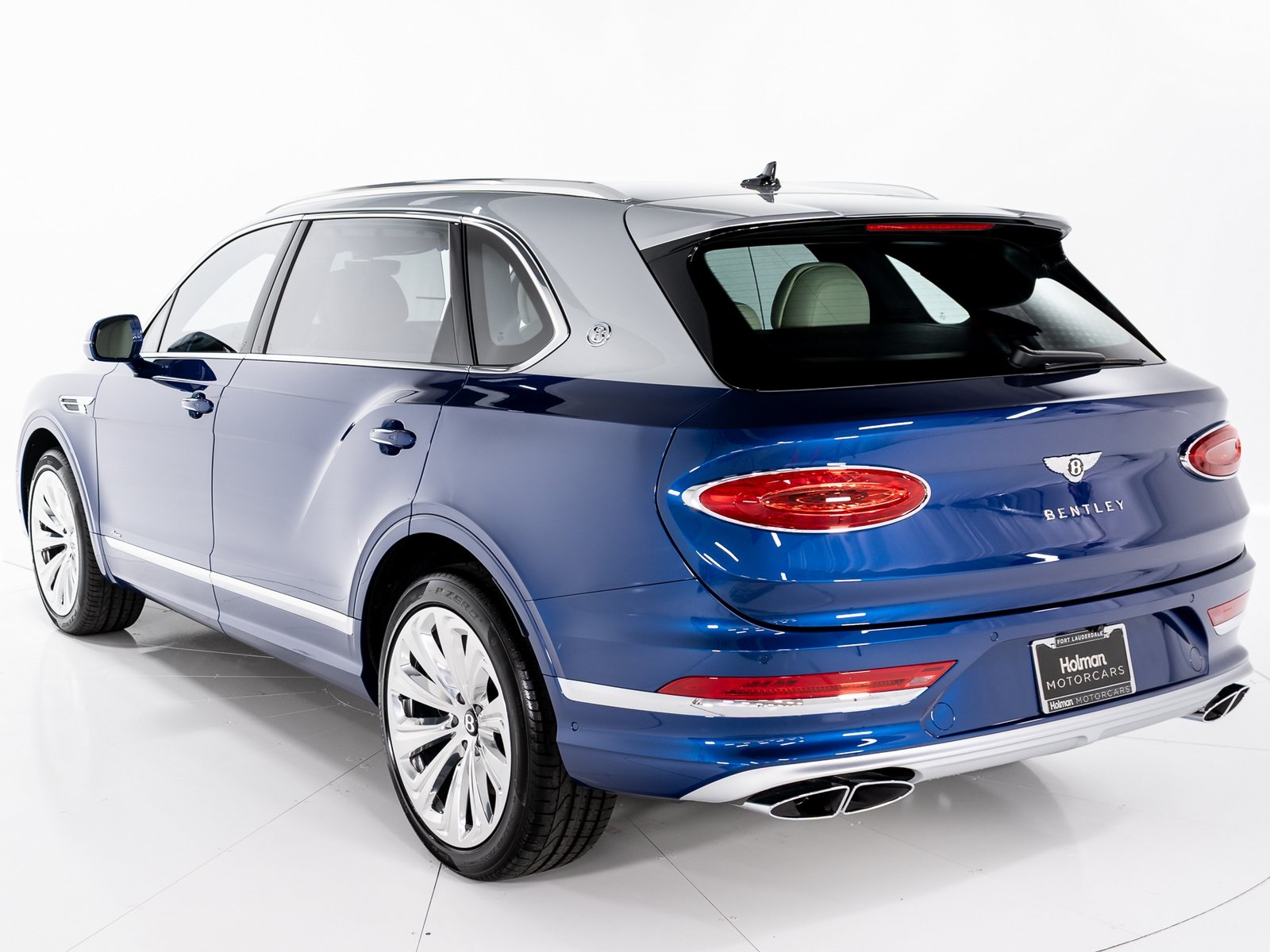 2025 Bentley Bentayga EWB Azure V8 photo 3