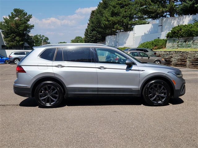 2022 Volkswagen Tiguan SE photo 2
