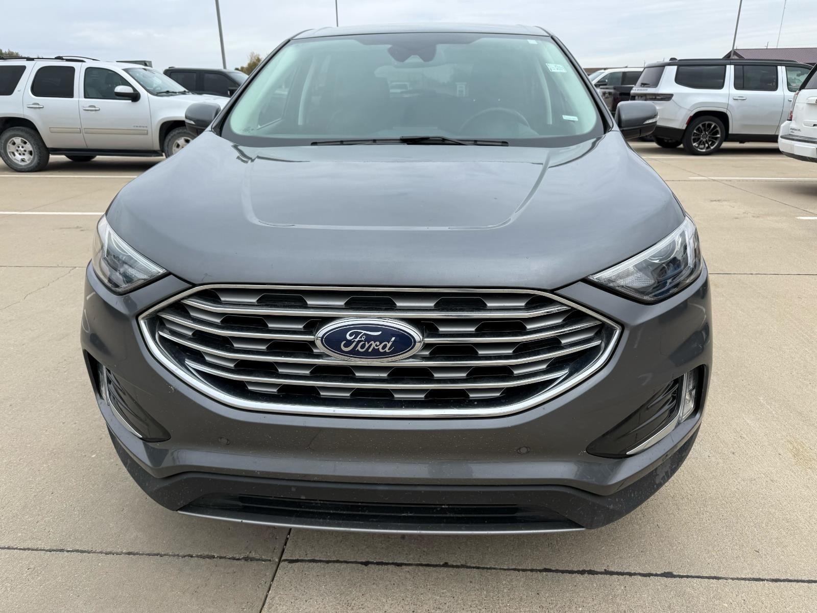 2024 Ford Edge Titanium photo 2