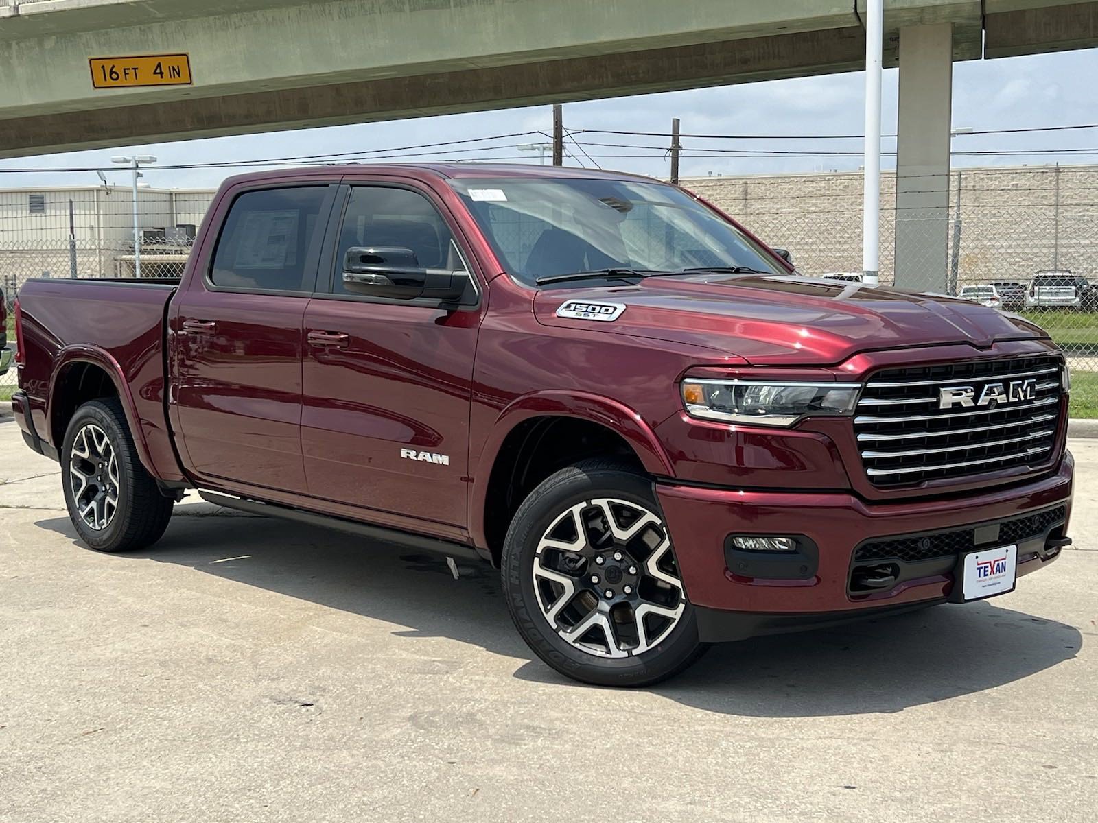 2025 Ram 1500 Laramie photo 2