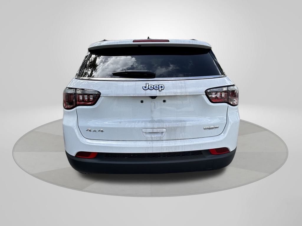 2025 Jeep Compass Latitude photo 6
