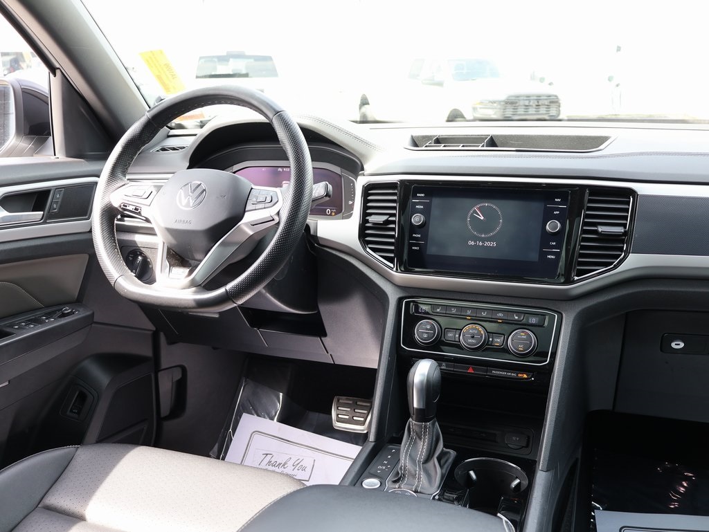 2023 Volkswagen Atlas Cross Sport V6 SEL R-Line photo 13