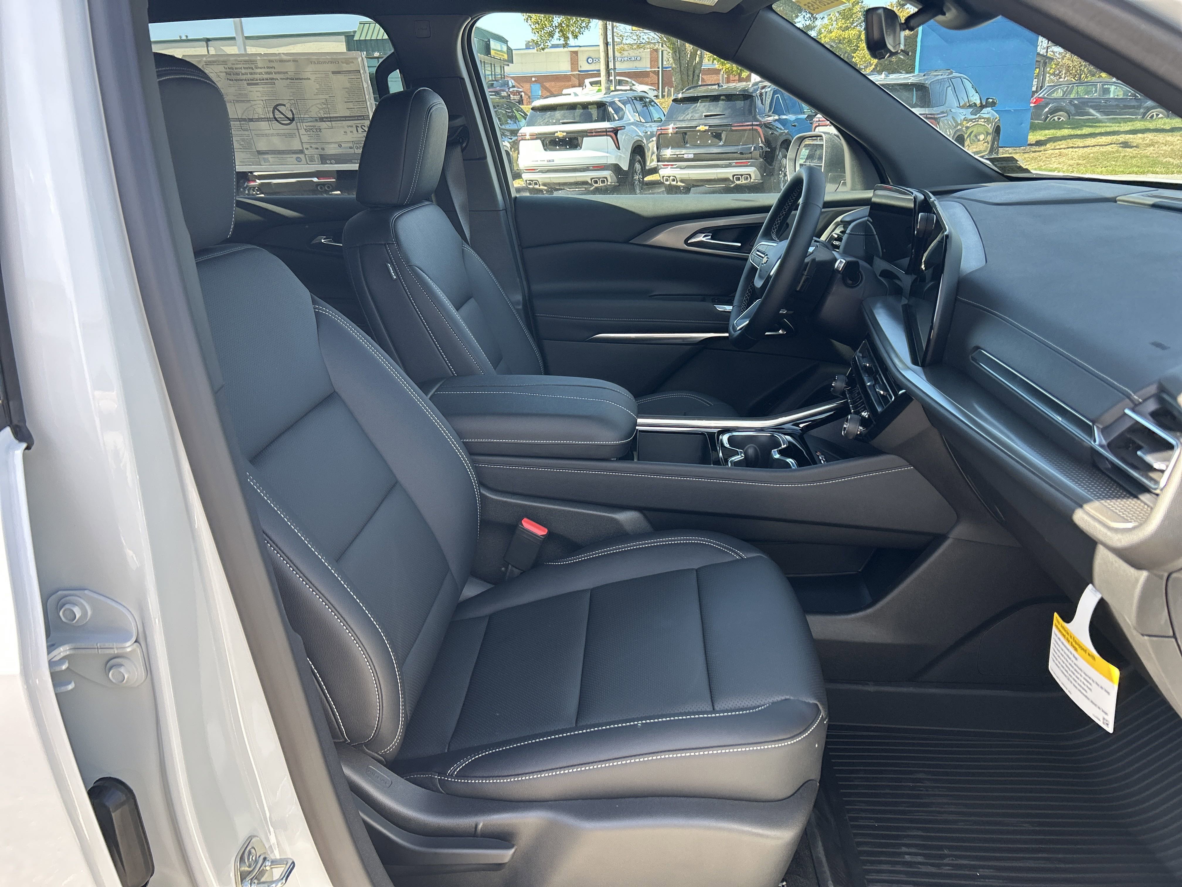 2026 Chevrolet Traverse photo 3