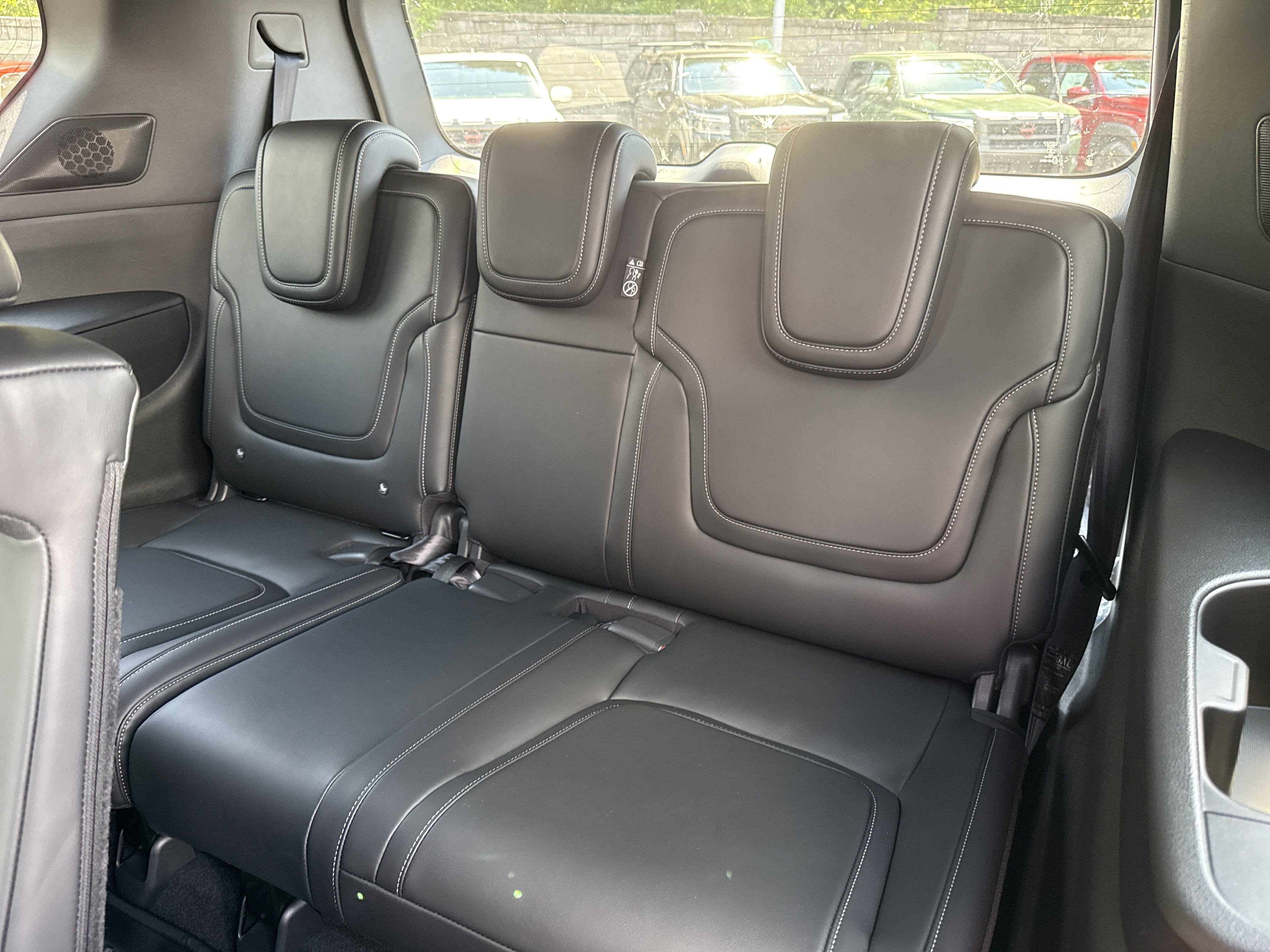 2025 Nissan Armada photo 4