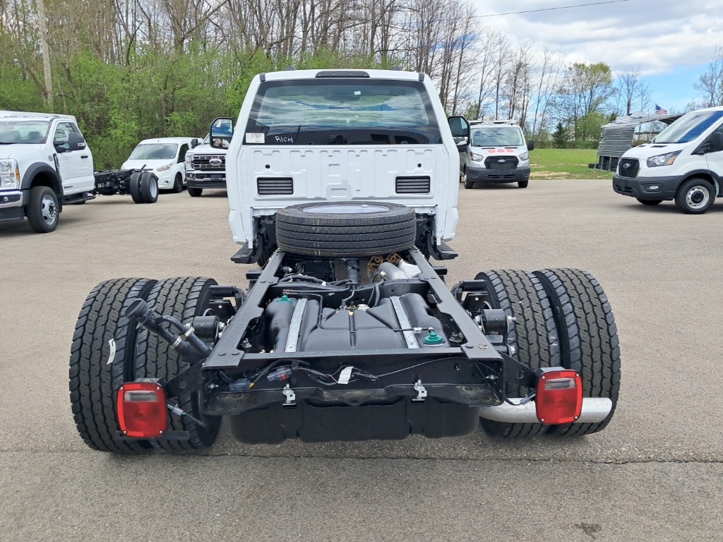 2025 Ford F-600 photo 5