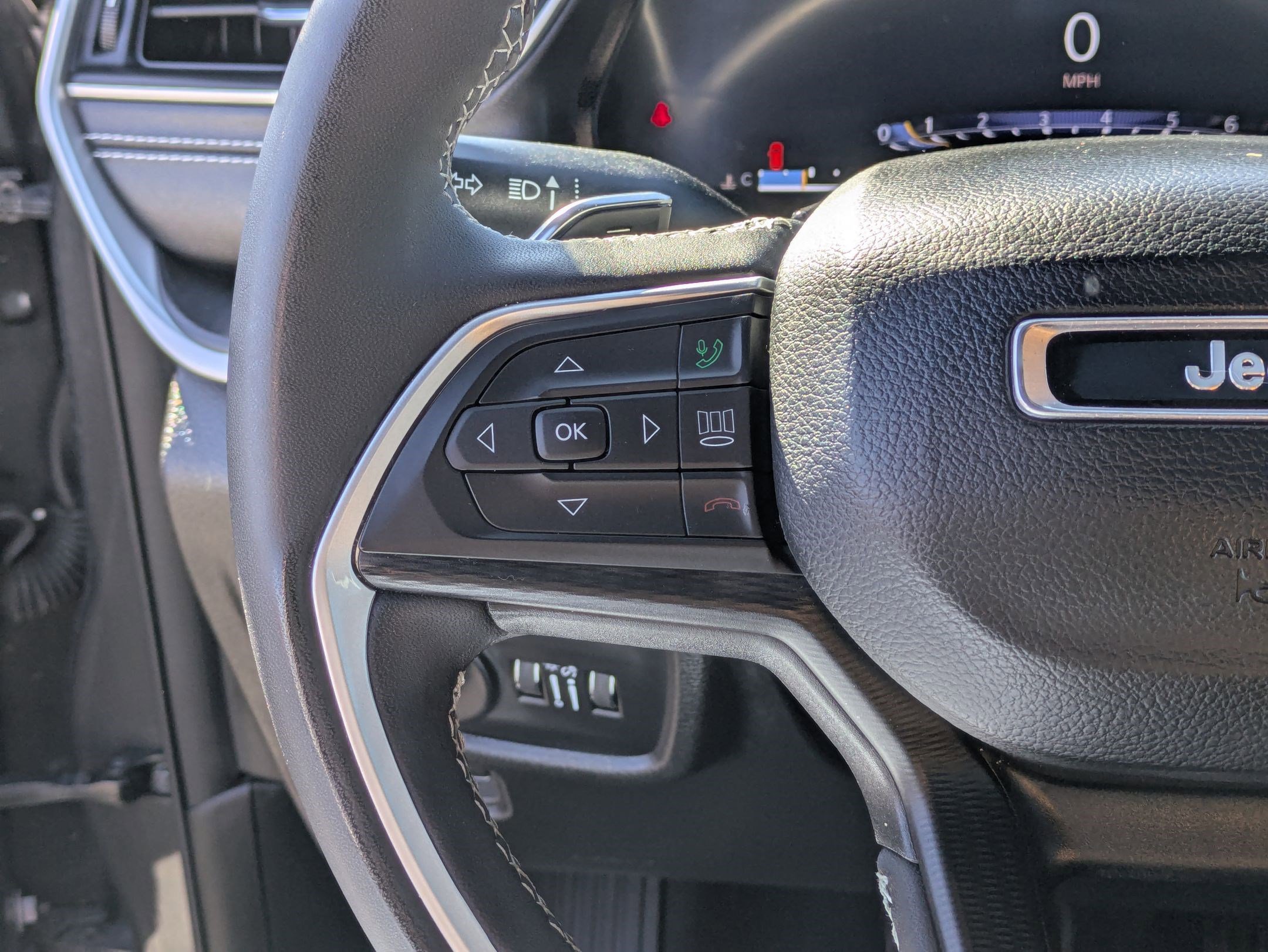 2023 Jeep Grand Cherokee Altitude photo 13