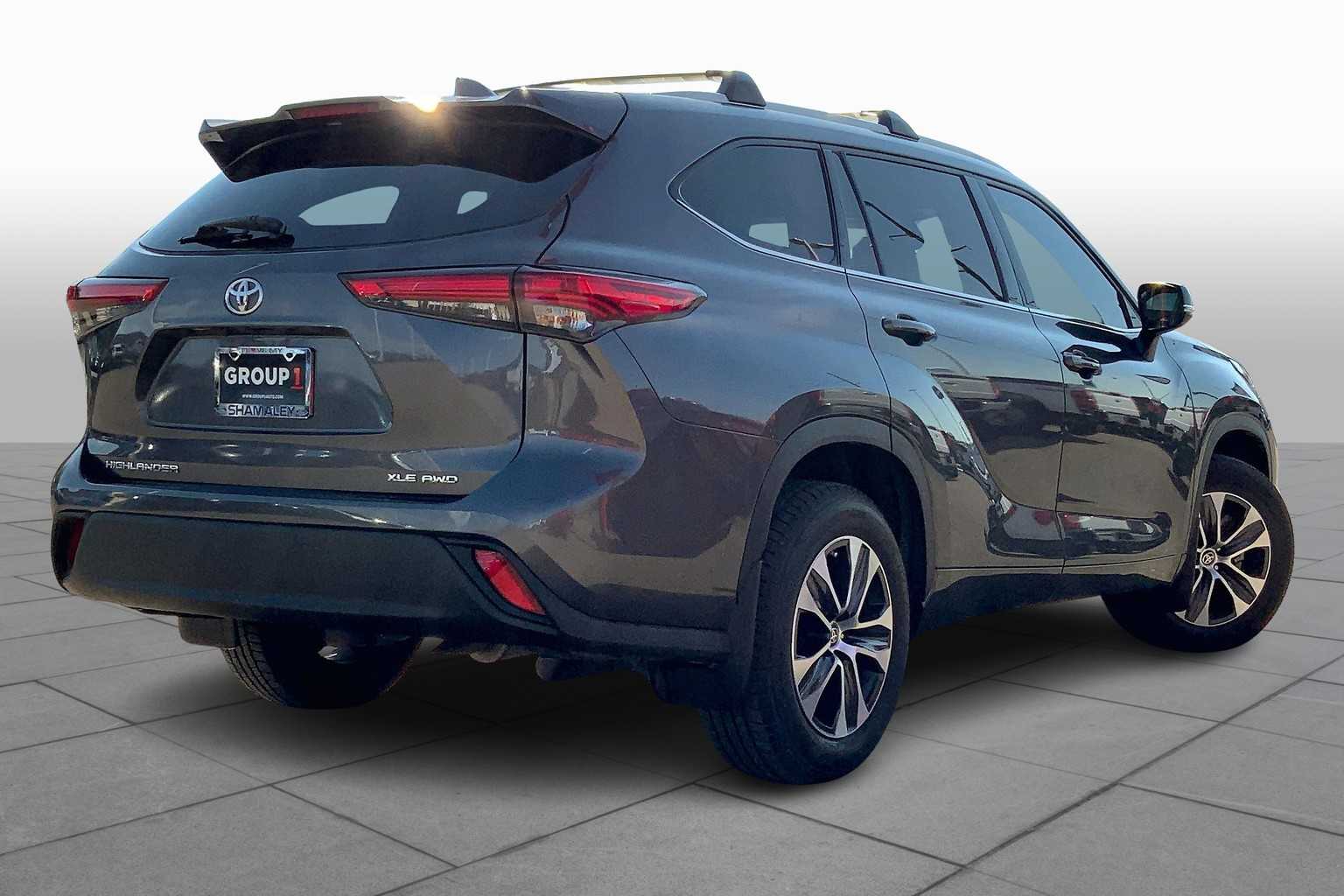 2022 Toyota Highlander XLE photo 22