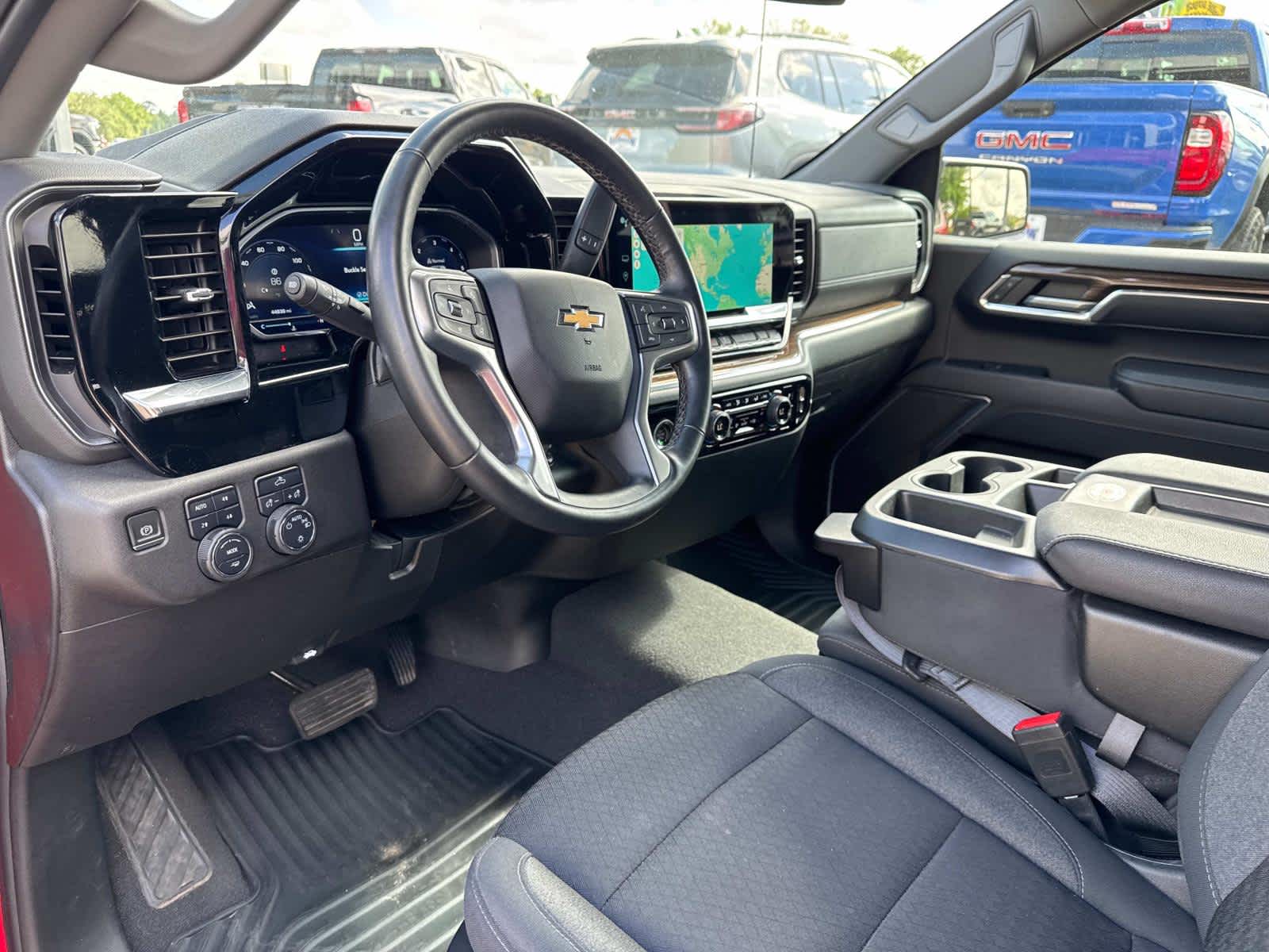 2023 Chevrolet Silverado LT photo 10