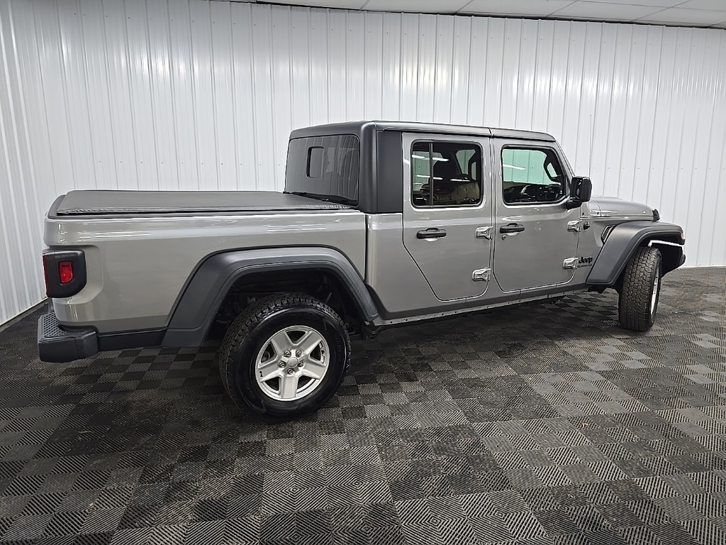 2020 Jeep Gladiator Sport photo 3