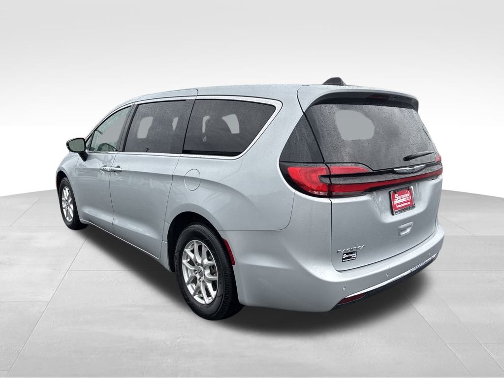 2024 Chrysler Pacifica Touring L photo 3