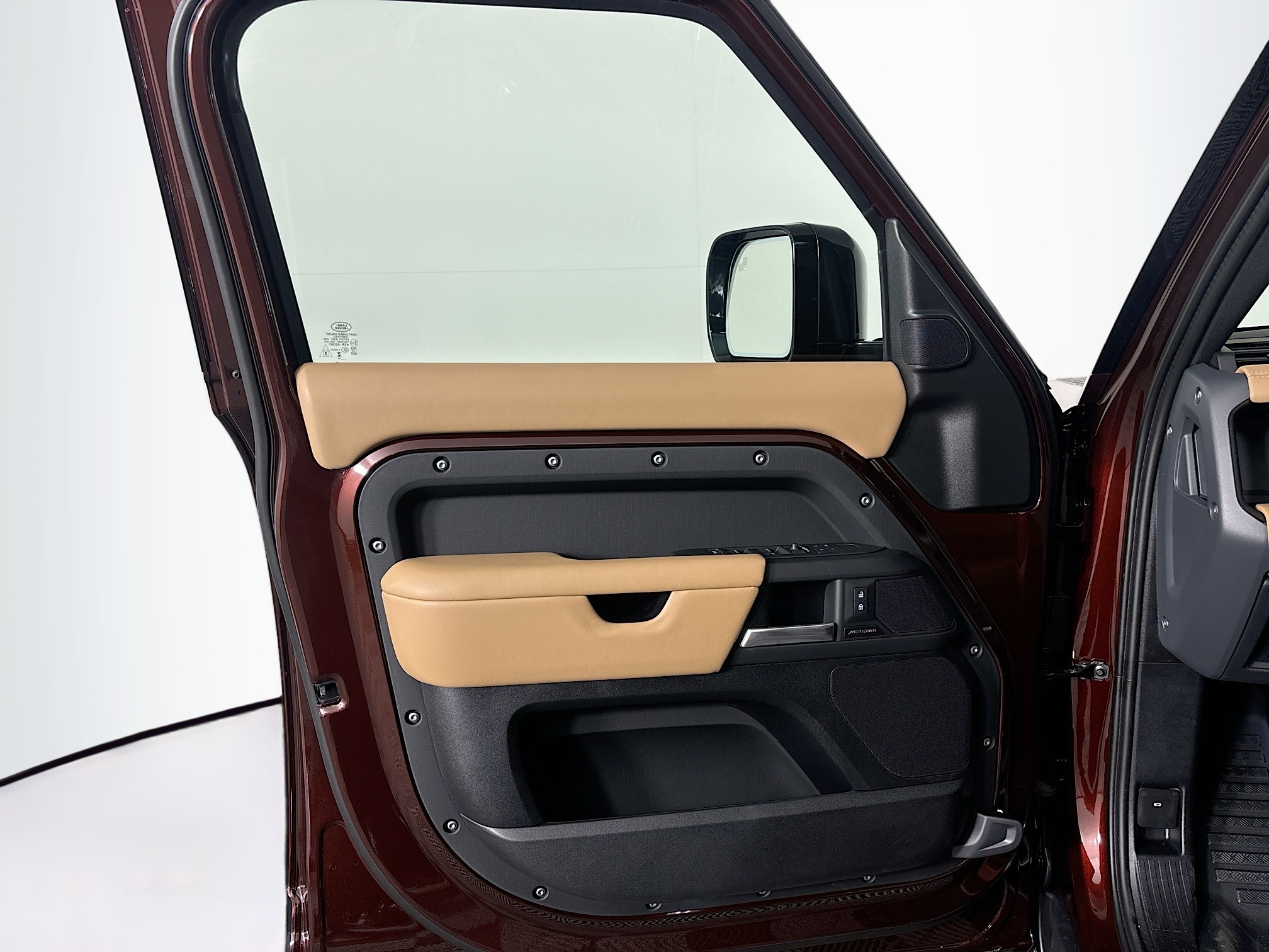 2025 Land Rover Defender 130 S photo 9