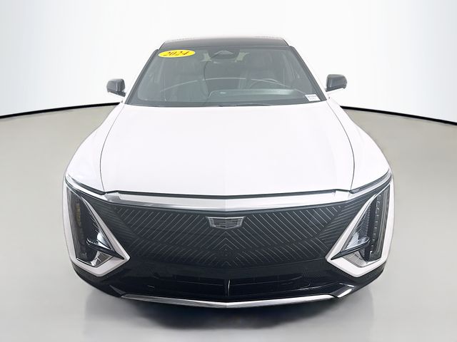 2024 Cadillac Lyriq Luxury photo 2