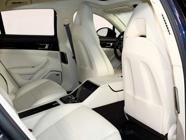 2022 Porsche Panamera 4 photo 25