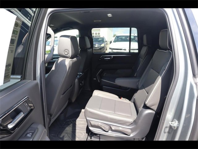 2025 Chevrolet Suburban Premier photo 12
