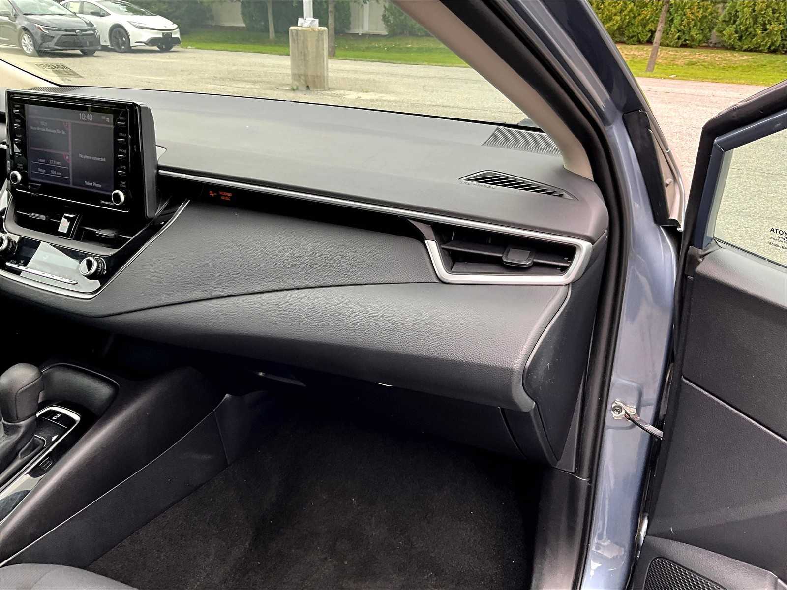 2022 Toyota Corolla LE photo 13