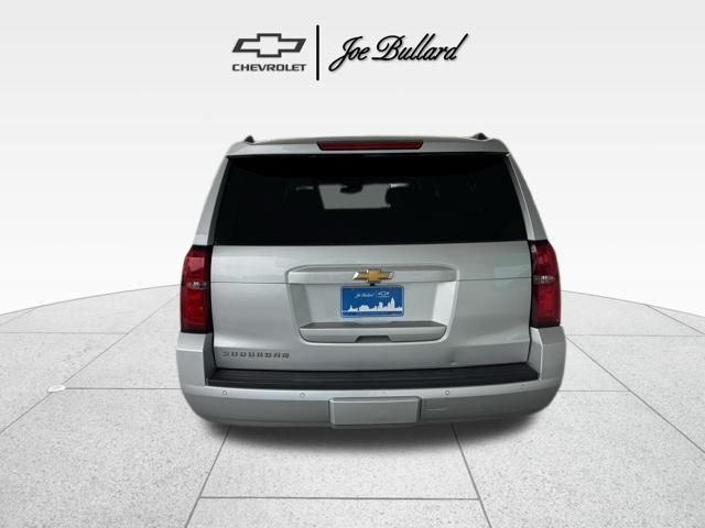 2016 Chevrolet Suburban LT photo 4