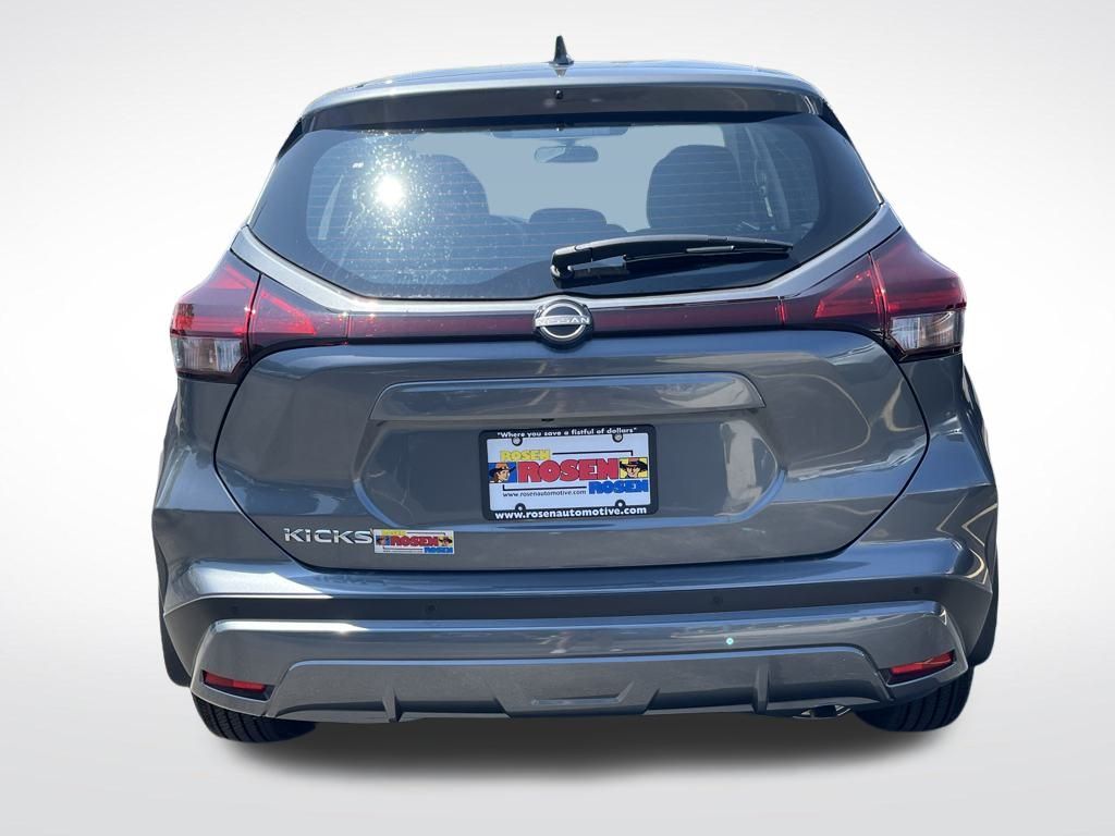 2025 Nissan Kicks Play S photo 2
