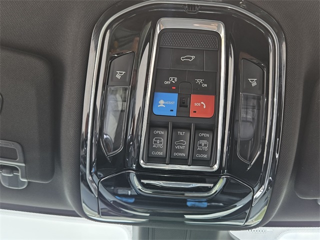 2023 Jeep Grand Cherokee Overland photo 20