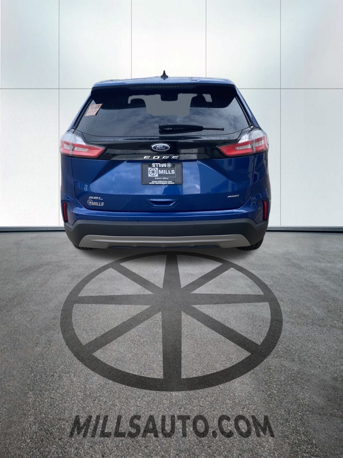 2022 Ford Edge SEL photo 2
