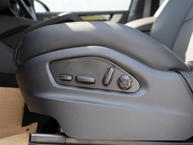 2026 Porsche Cayenne photo 19