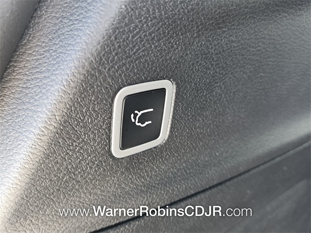 2025 Chrysler Voyager LX photo 12