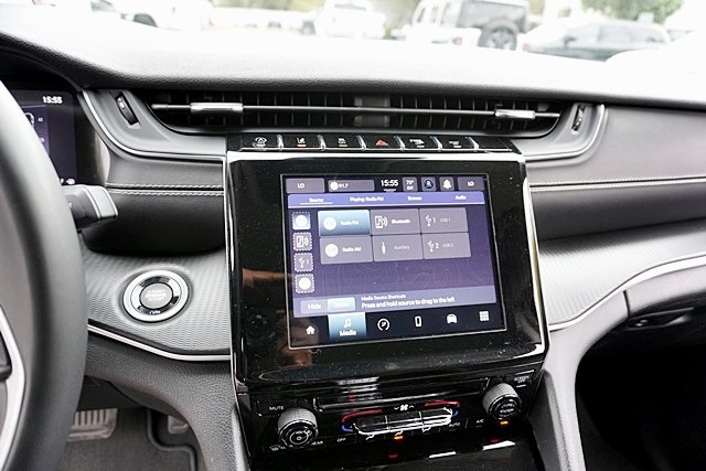 2023 Jeep Grand Cherokee Laredo photo 25