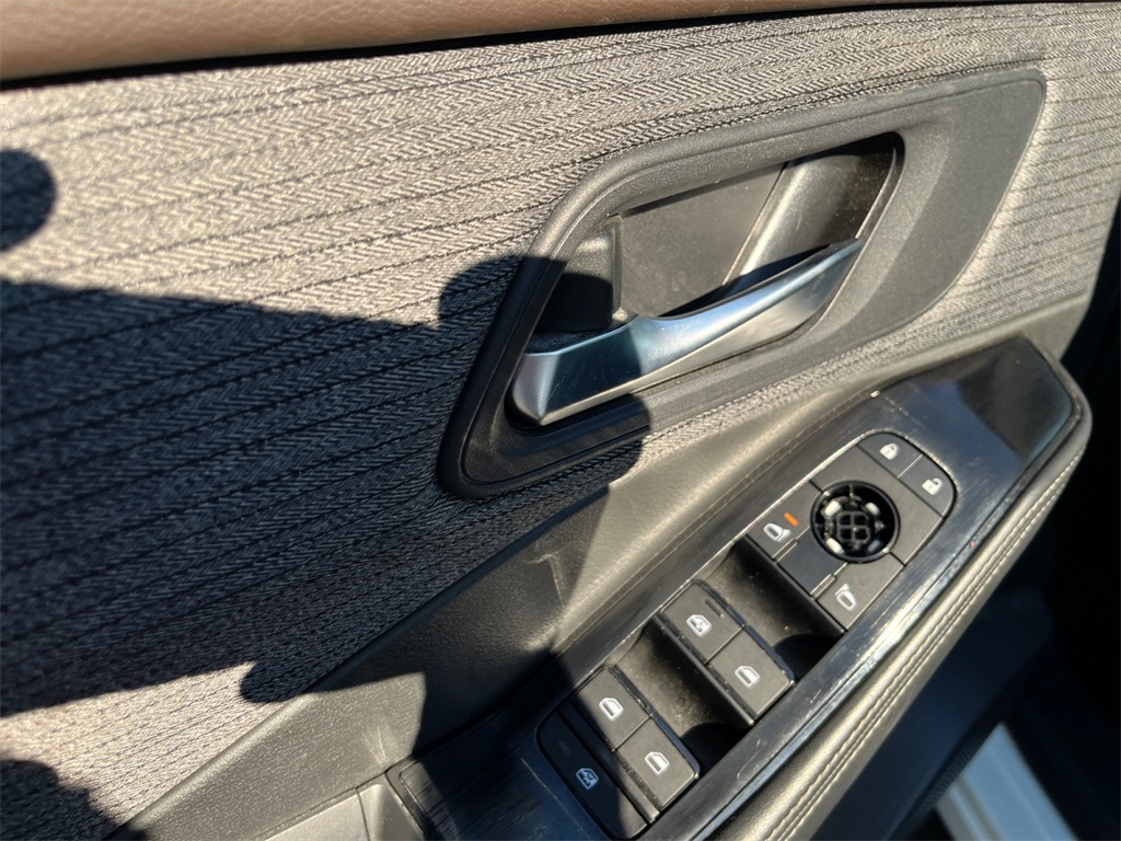 2022 Nissan Rogue SV photo 11