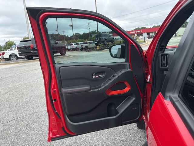 2025 Nissan Frontier PRO-4X photo 11