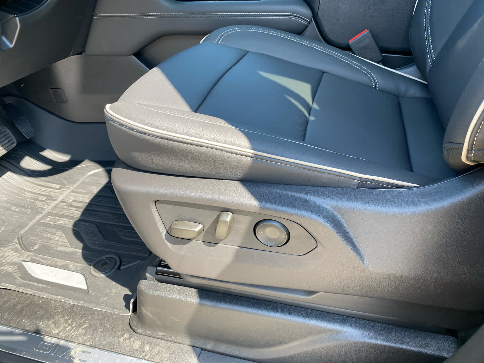 2025 Gmc Yukon photo 14