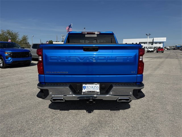 2025 Chevrolet Silverado 1500 LT photo 5