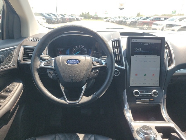 2024 Ford Edge Titanium photo 2
