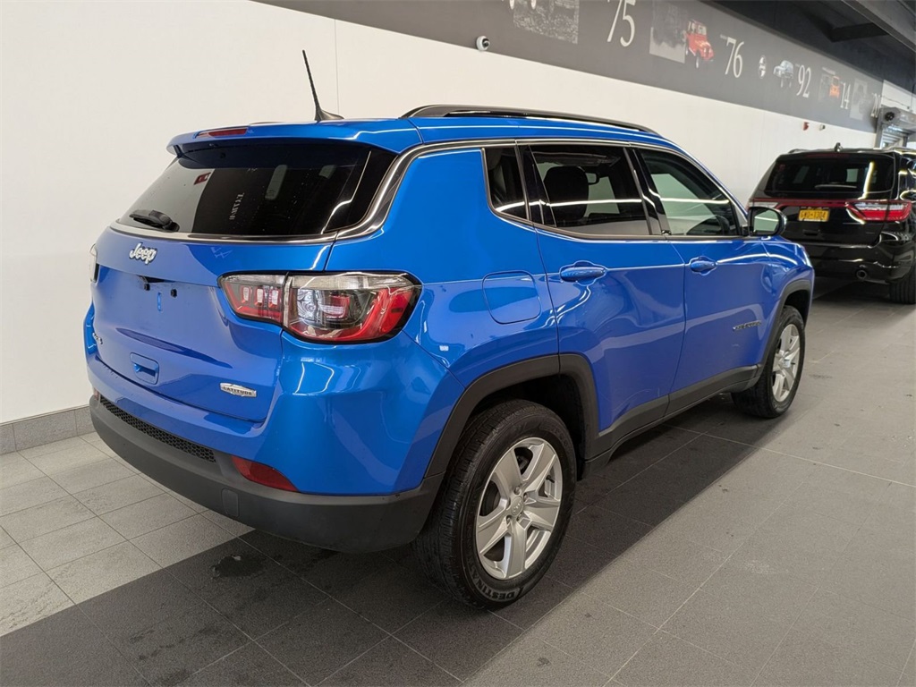 2022 Jeep Compass Latitude photo 3