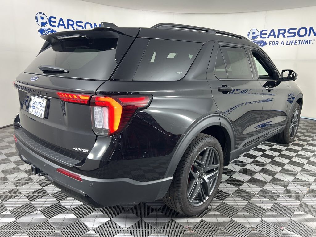 2025 Ford Explorer ST-Line photo 3