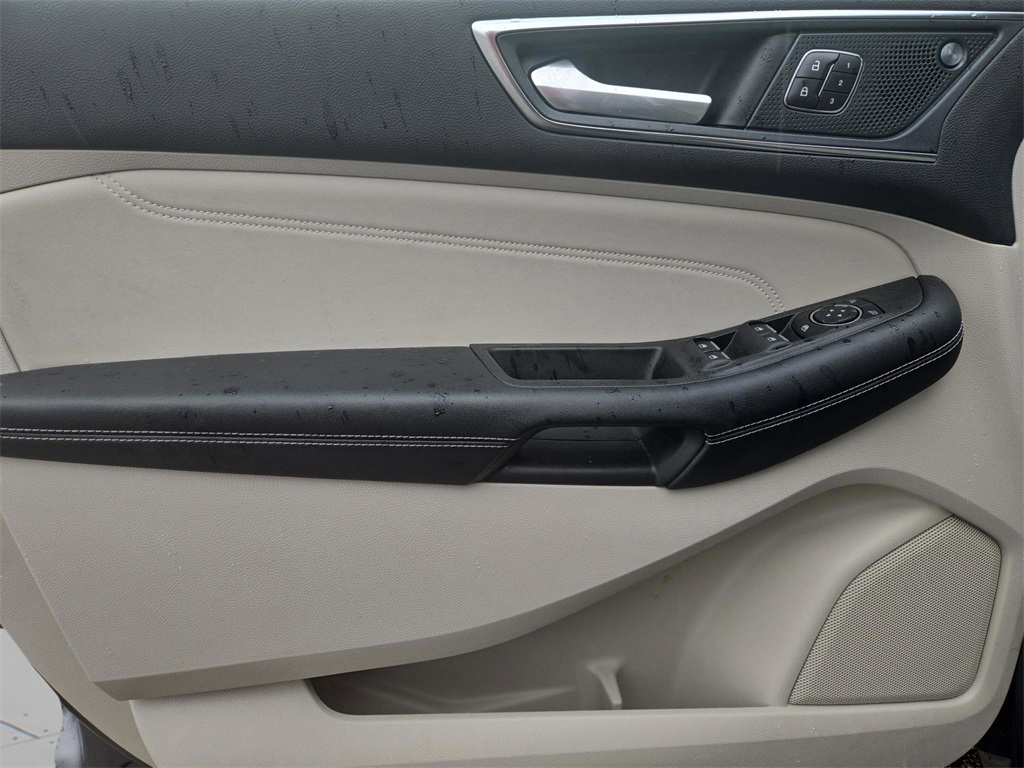 2021 Ford Edge Titanium photo 18