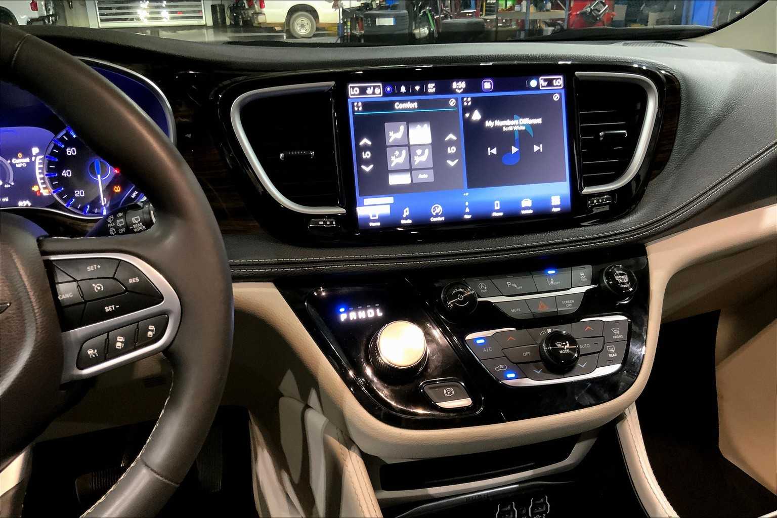 2023 Chrysler Pacifica Limited photo 6