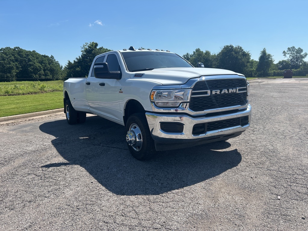 2024 Ram 3500 Tradesman photo 3
