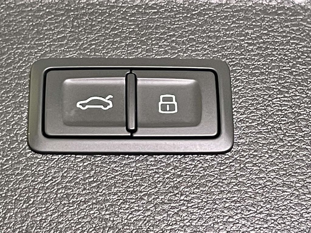 2023 Audi SQ5 Prestige photo 20