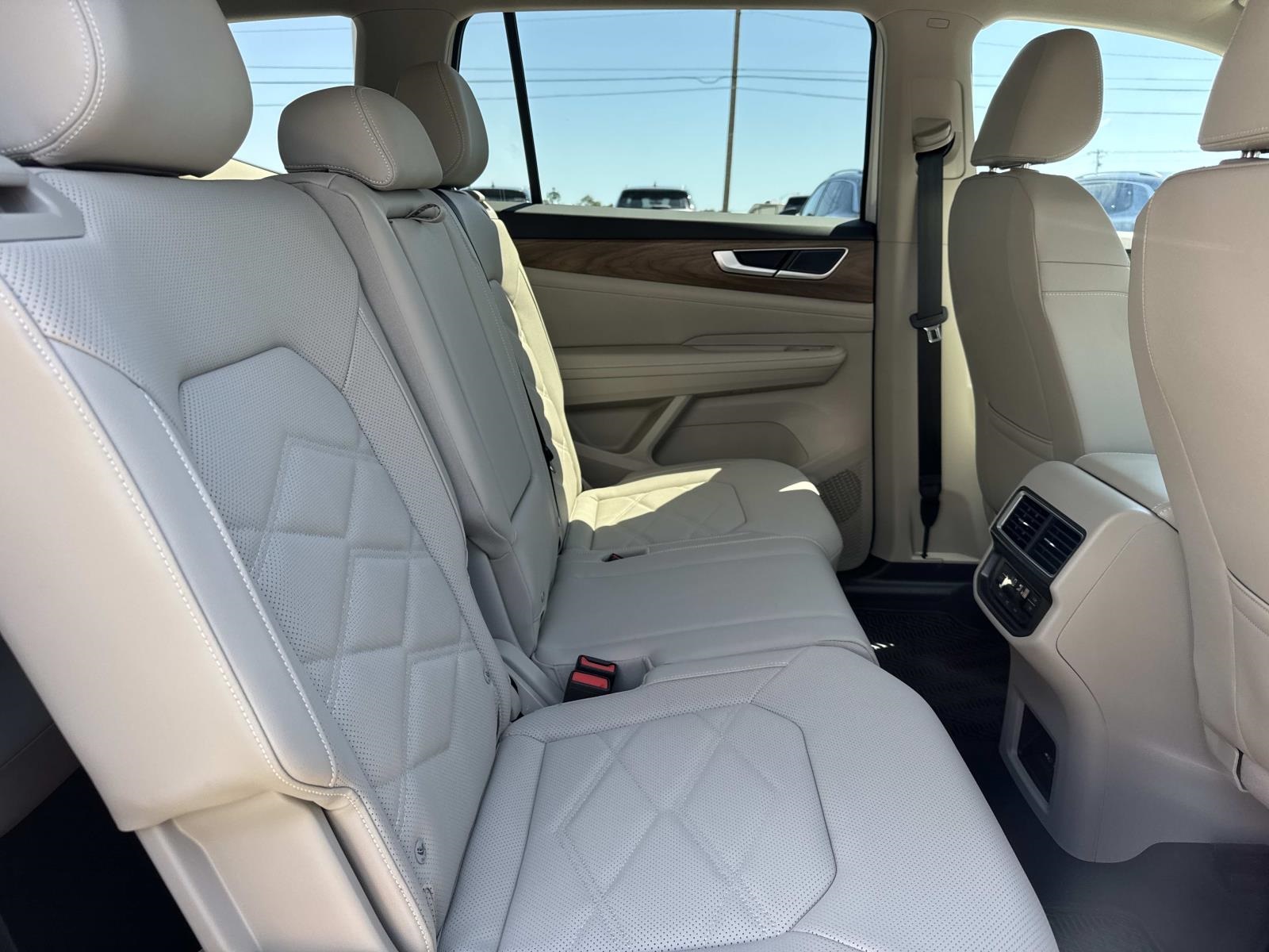 2025 Volkswagen Atlas SE photo 8