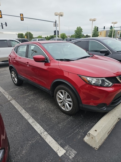 2018 Nissan Rogue Sport S photo 2