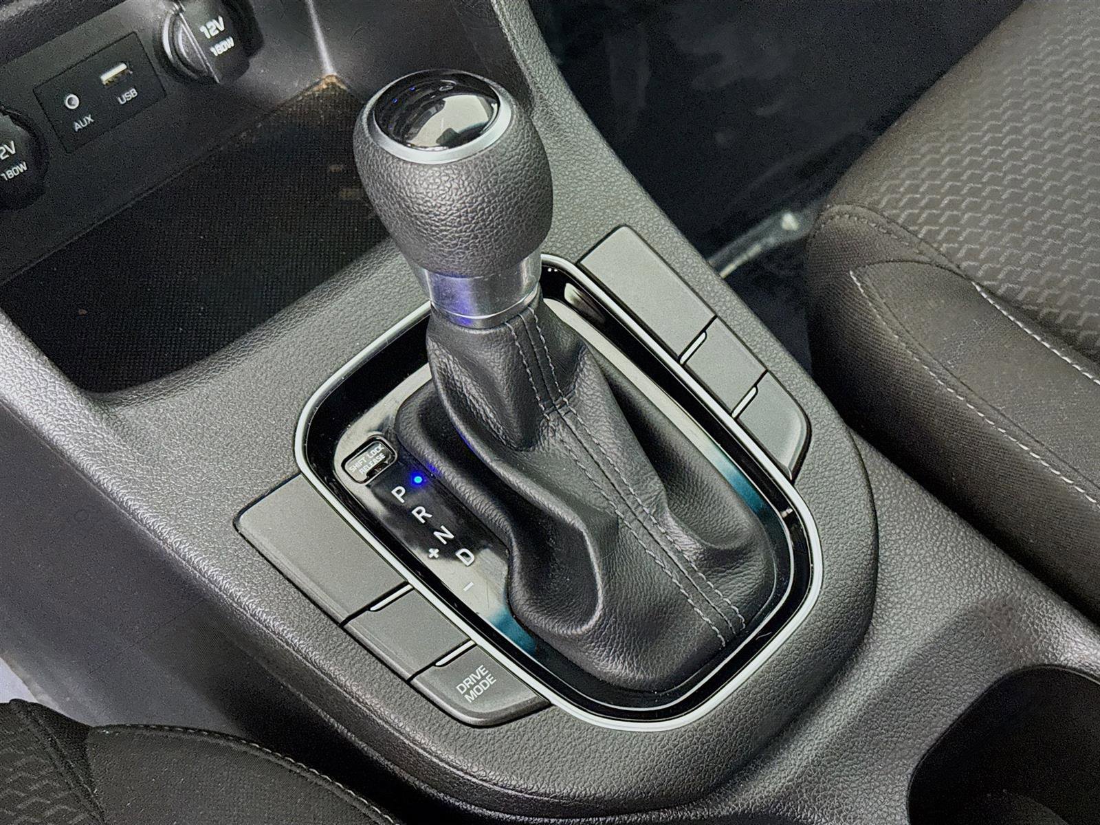 2020 Hyundai Elantra GT Base photo 17