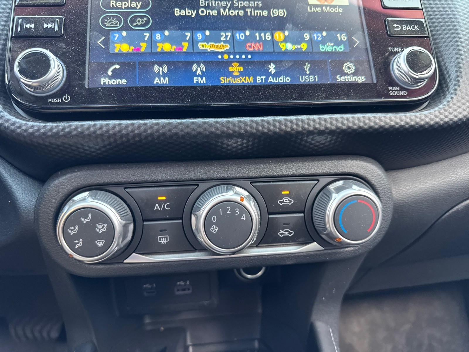 Used 2024 WHITE Nissan SV image 25