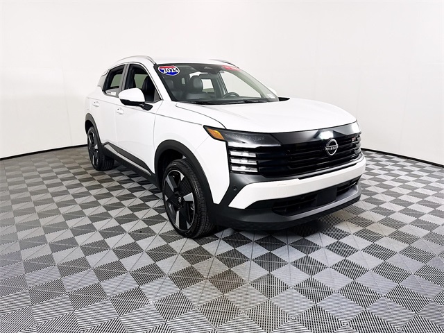 2025 Nissan Kicks SR's photo