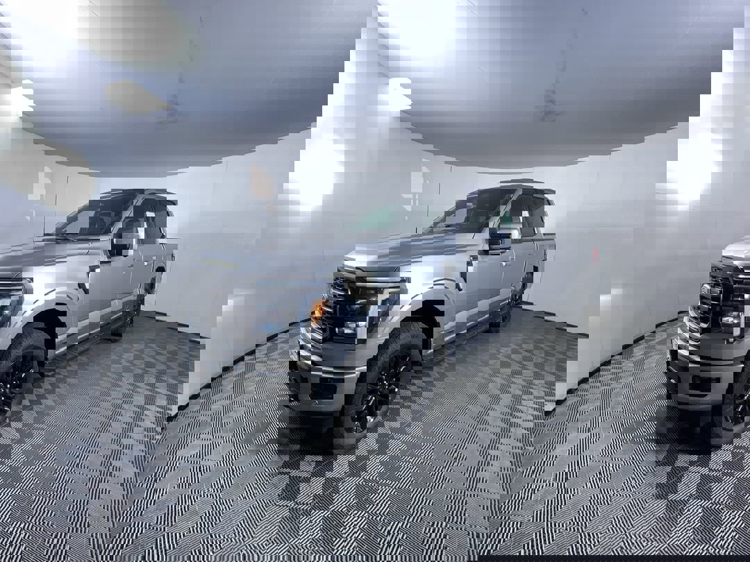 2025 Ford F-150 Lariat photo 2