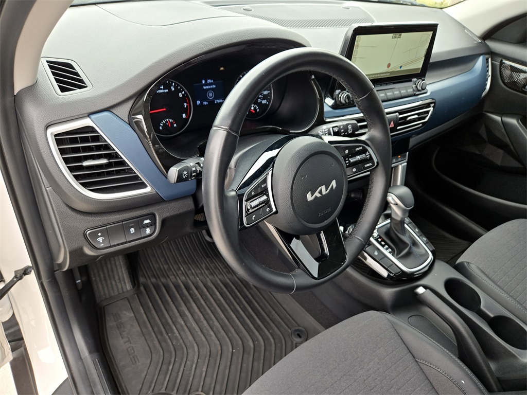 2023 Kia Seltos Nightfall Edition photo 10