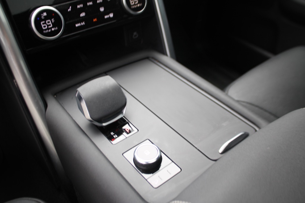 2024 Land Rover Discovery P360 Dynamic SE photo 18
