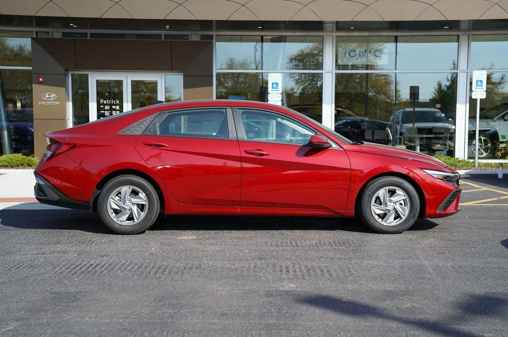 2025 Hyundai Elantra SE photo 3